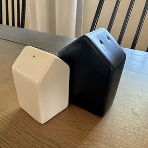 Hearth & Hand salt/pepper shakers